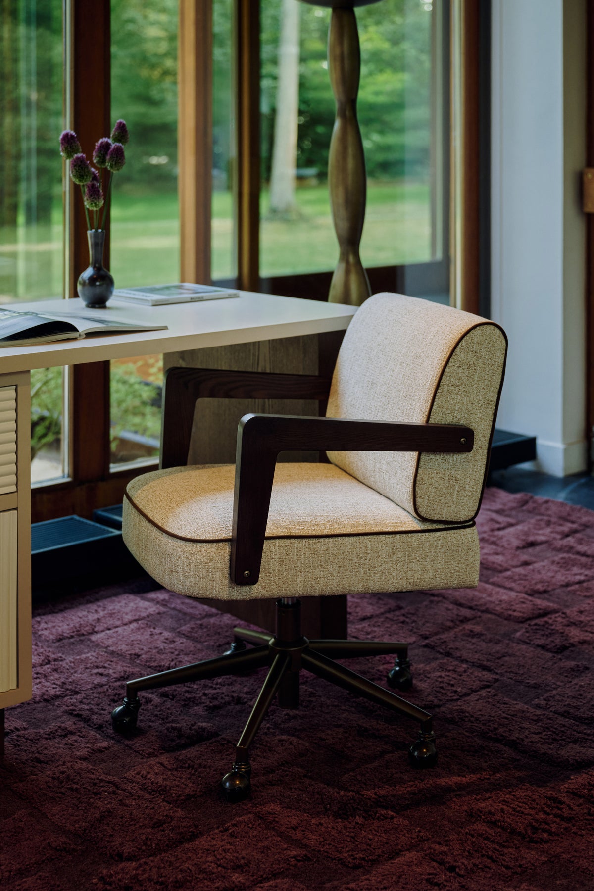chaise de bureau Elva à roulettes en tissu chiné beige et accoudoirs en bois
