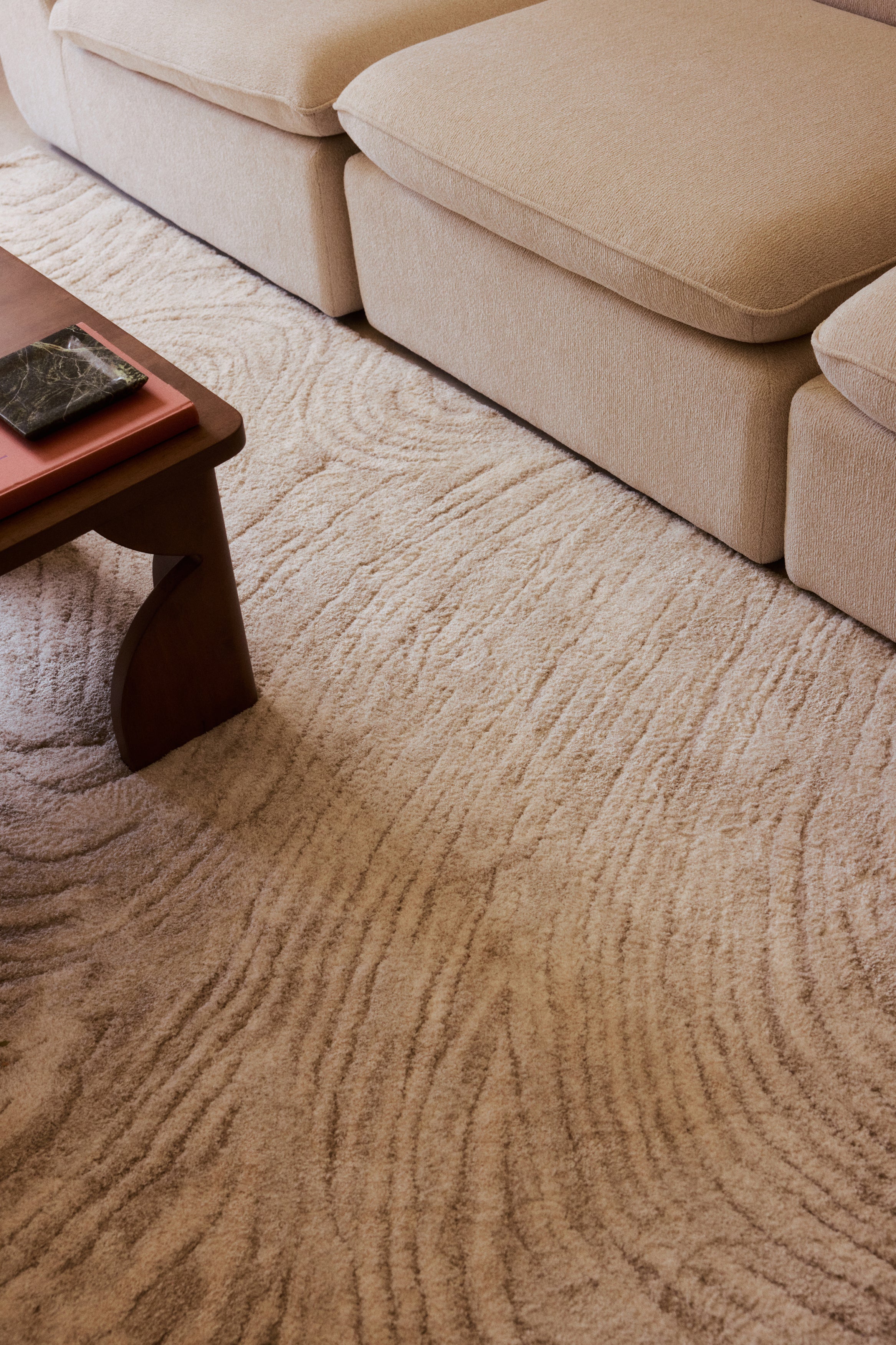 tapis Sablea - motifs organiques beige sable - détail texture