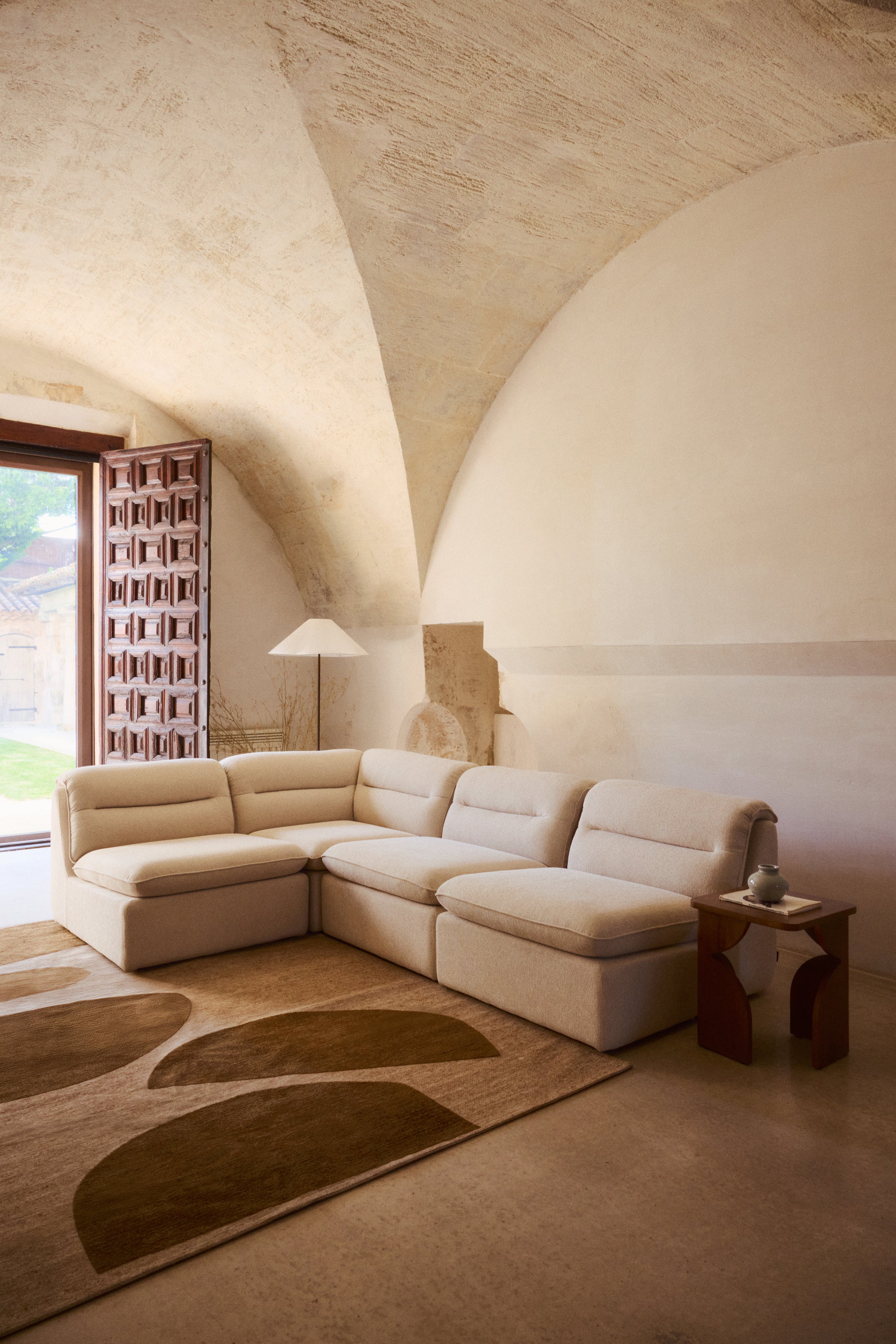 canapé d'angle modulable Pulp - bouclette beige sahara - vue de trois quarts