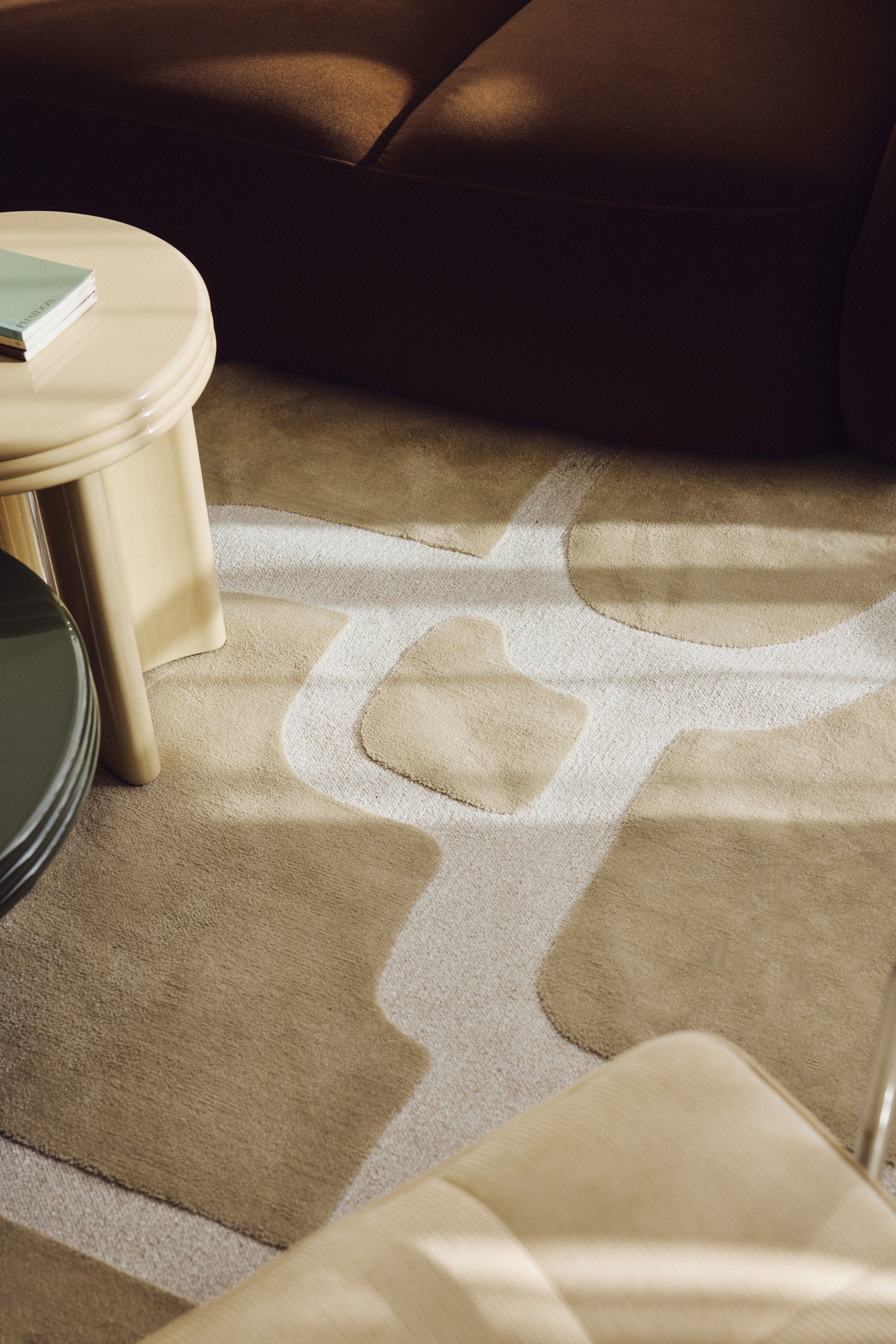 Tapis Marla - 100% polyester motifs beige géométrique - jeu d'ombres et de lumière en détail