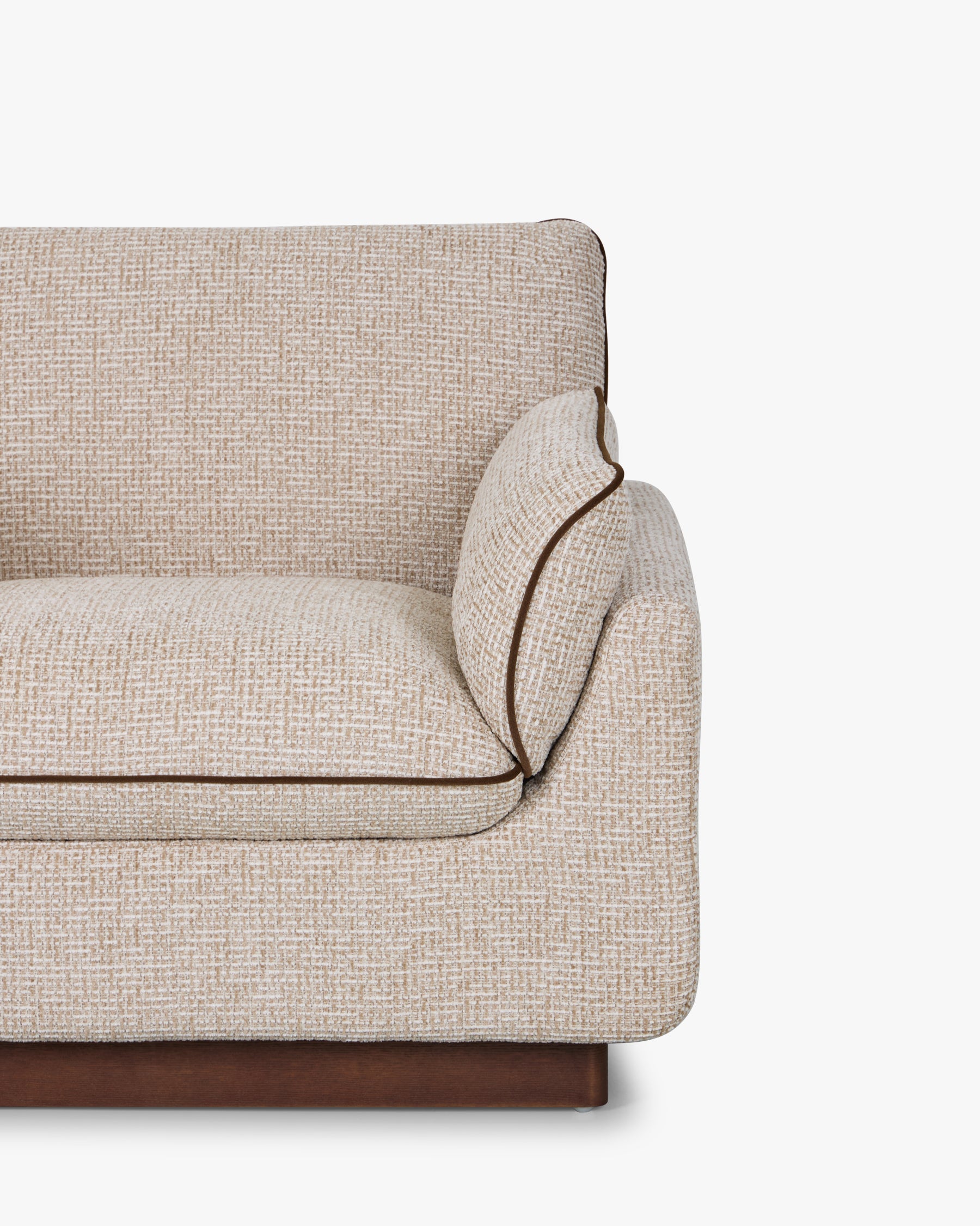 Fauteuil Elysée - tweed beige marron noisette et bois teinte noyer - vue de dos, angle droit