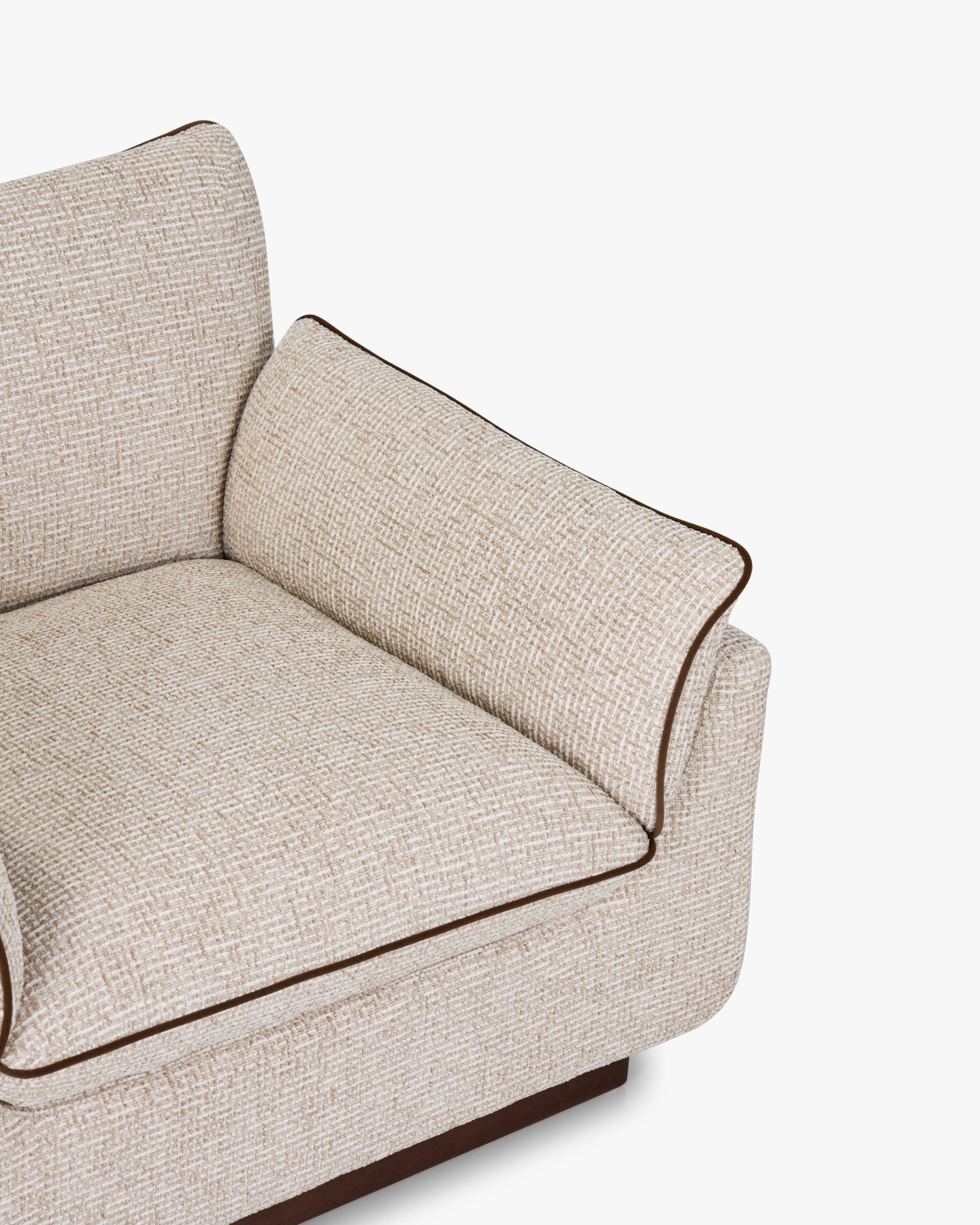 Fauteuil Elysée - passepoil velours marron intense - accoudoir en détail