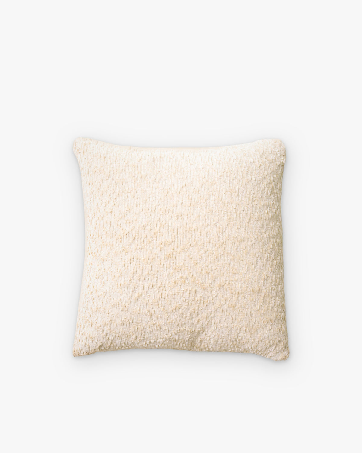 coussin carré CASTLE en bouclé écru à couture simple, vue de face sur fond blanc