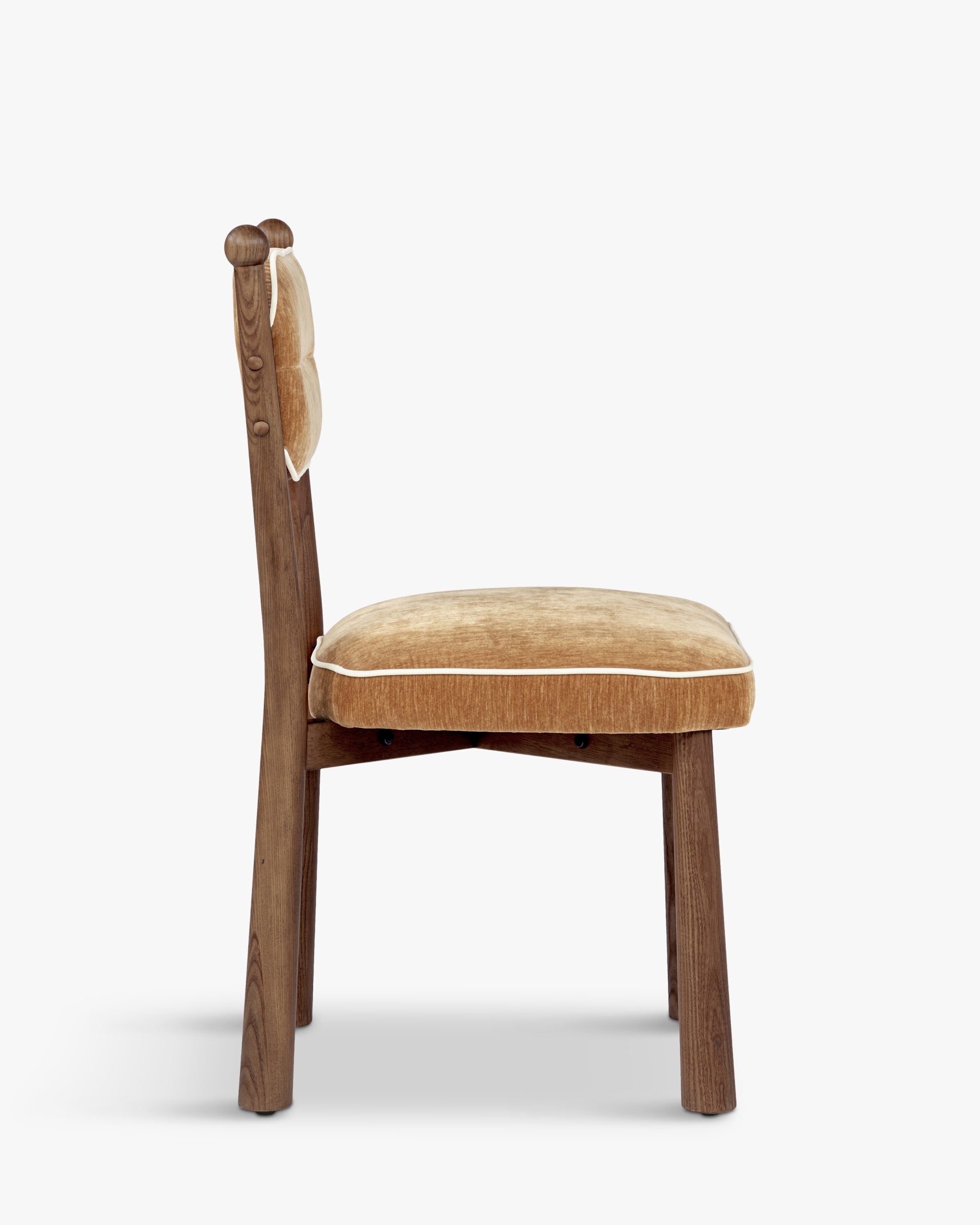 Chaise Anna - velours chenillé camel doré et bois teinté noyer - vue de profil