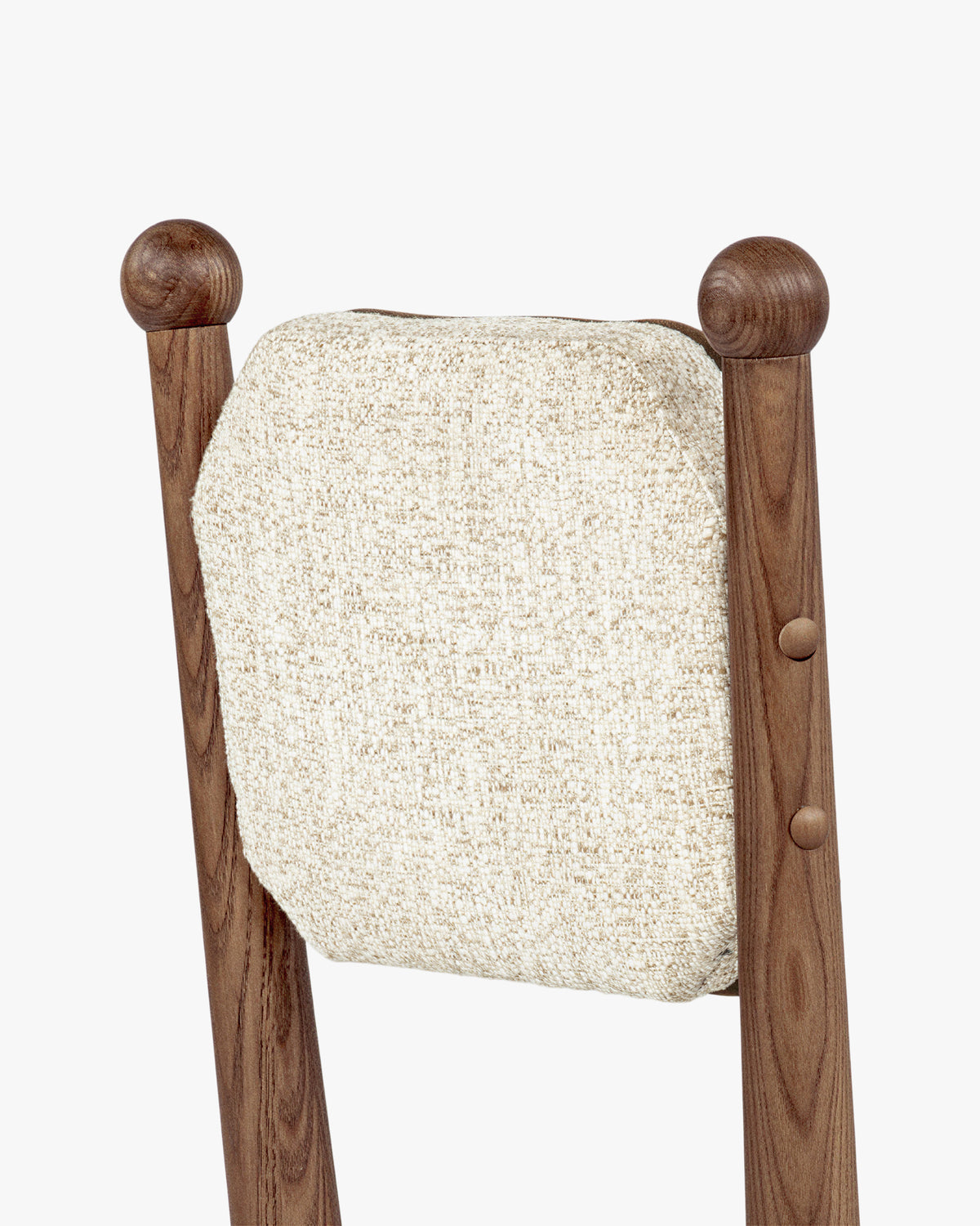 Chaise Anna - bois teinté noyer - fiche tournée en détail