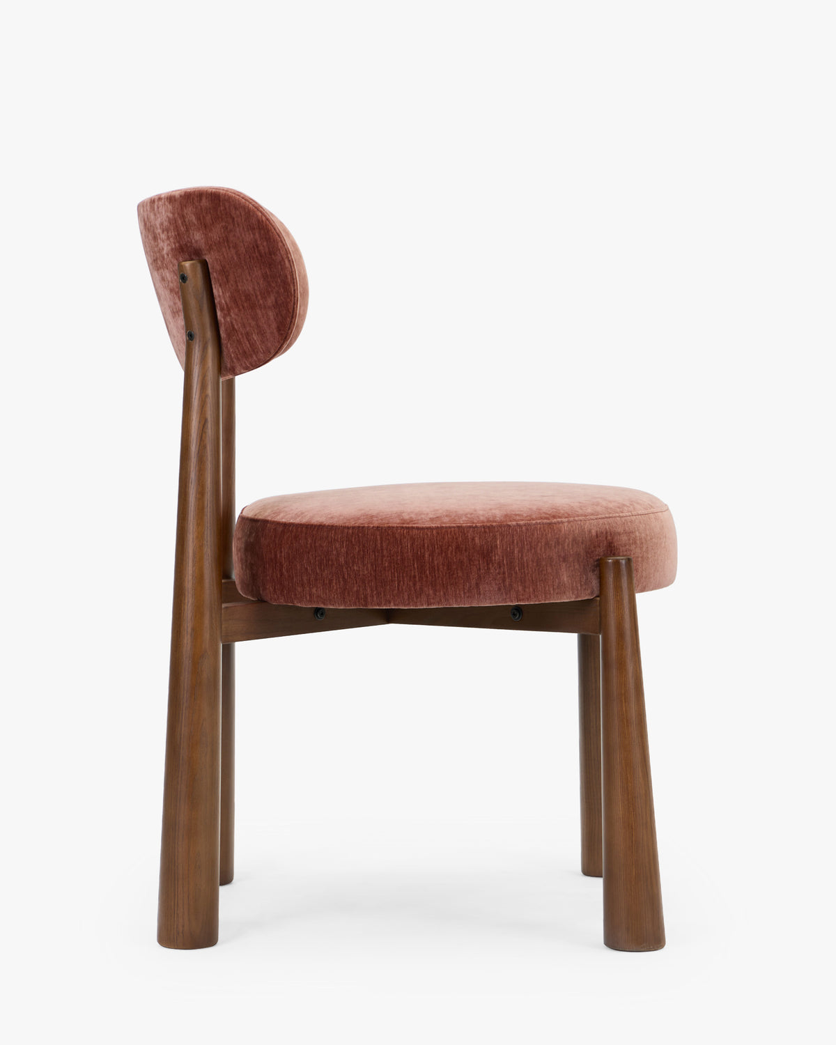 chaise de salle à manger UBUD en velours chenillé rouge ambré et frêne teinté noyer - vue de profil