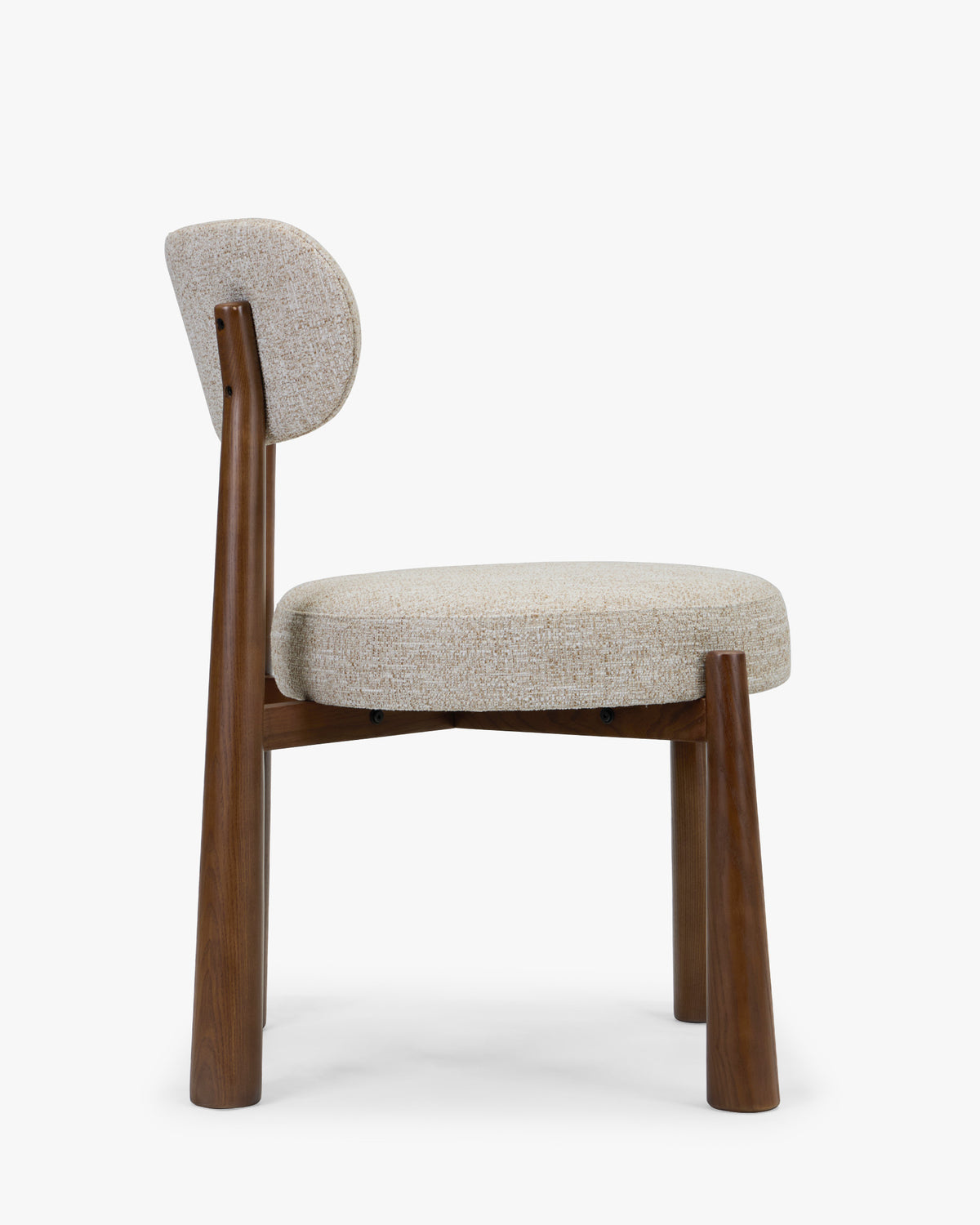 chaise de salle à manger UBUD en tweed écru meringue et pieds en frêne teinté noyer - vue de profil