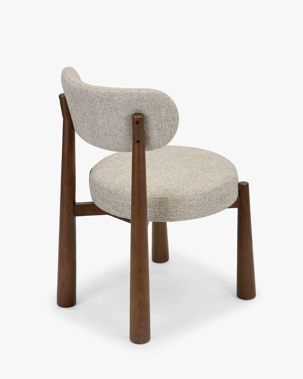 chaise de salle à manger UBUD en tweed écru meringue et pieds en frêne teinté noyer - trois quarts arrière