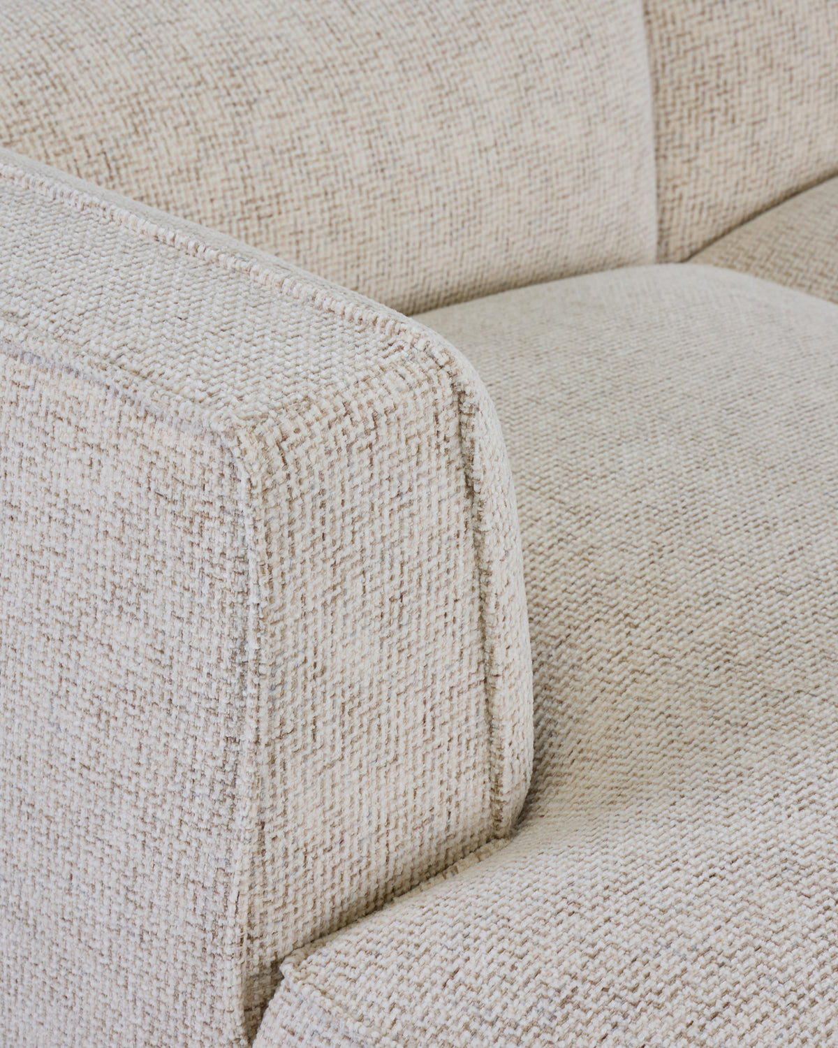 Canapé d'angle gauche Auster - tweed beige moucheté - accoudoir et assise en gros plan