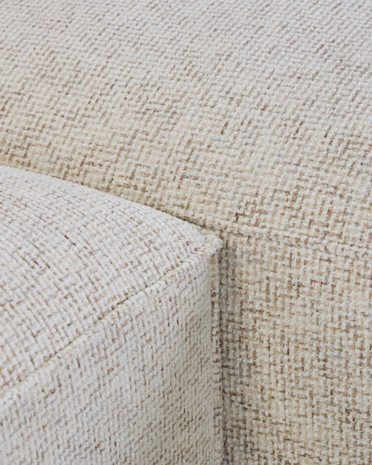 Canapé 3 places d'angle droit Auster - tweed beige moucheté - accoudoir en gros plan