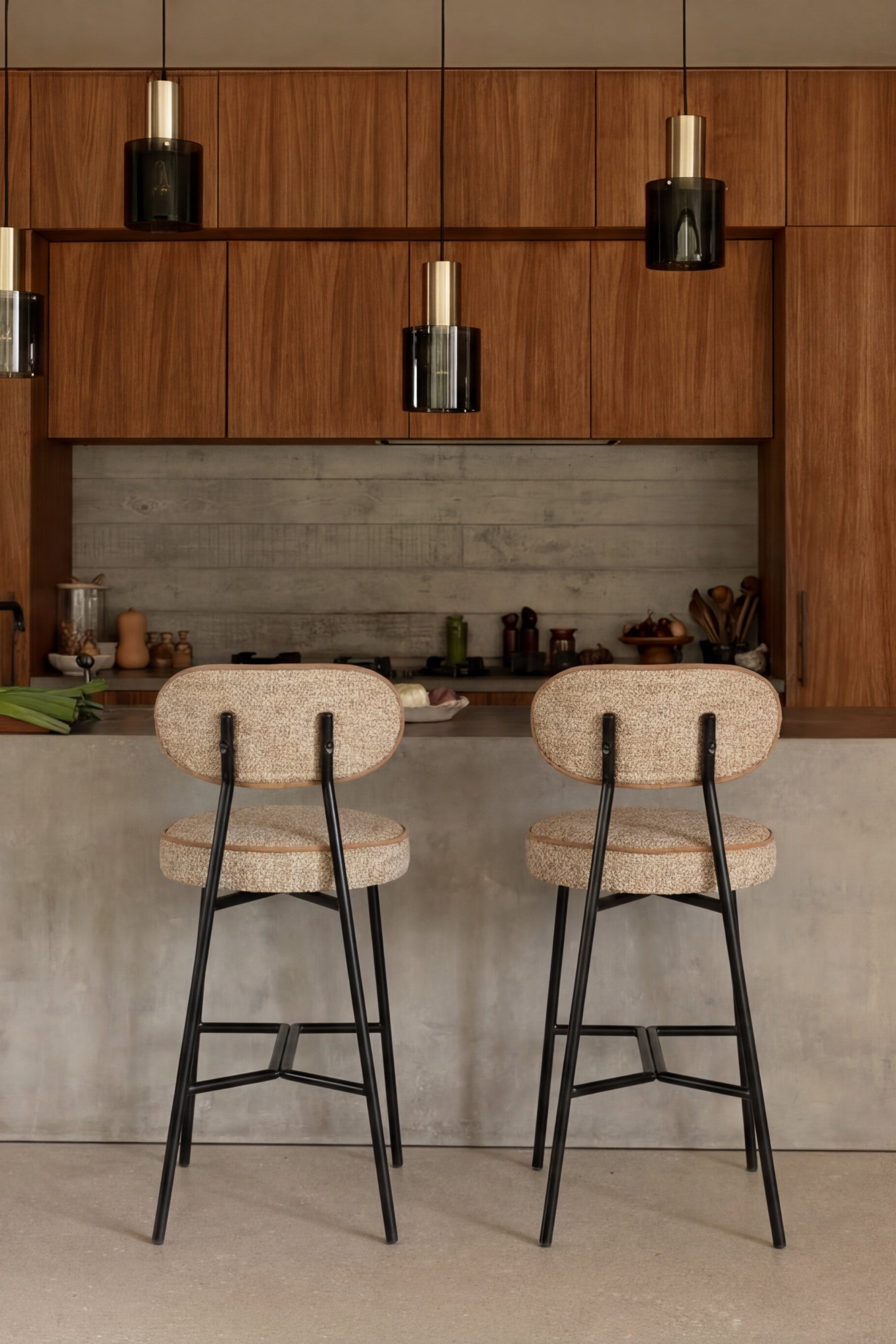 Chaise de bar Milo en bouclette beige et pieds métal noir - NV GALLERY