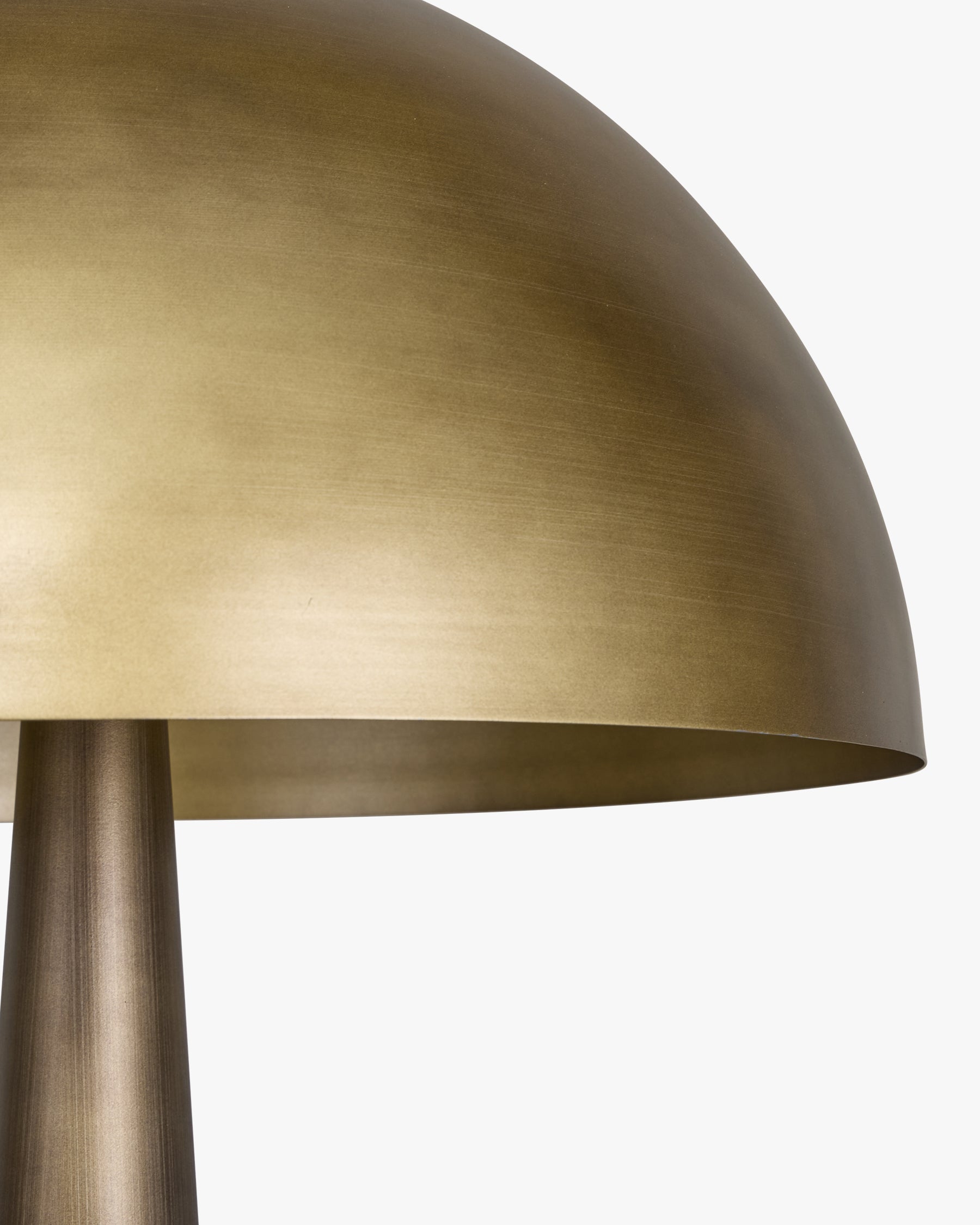 Lampadaire Olympia - abat-jour en dôme en gros plan
