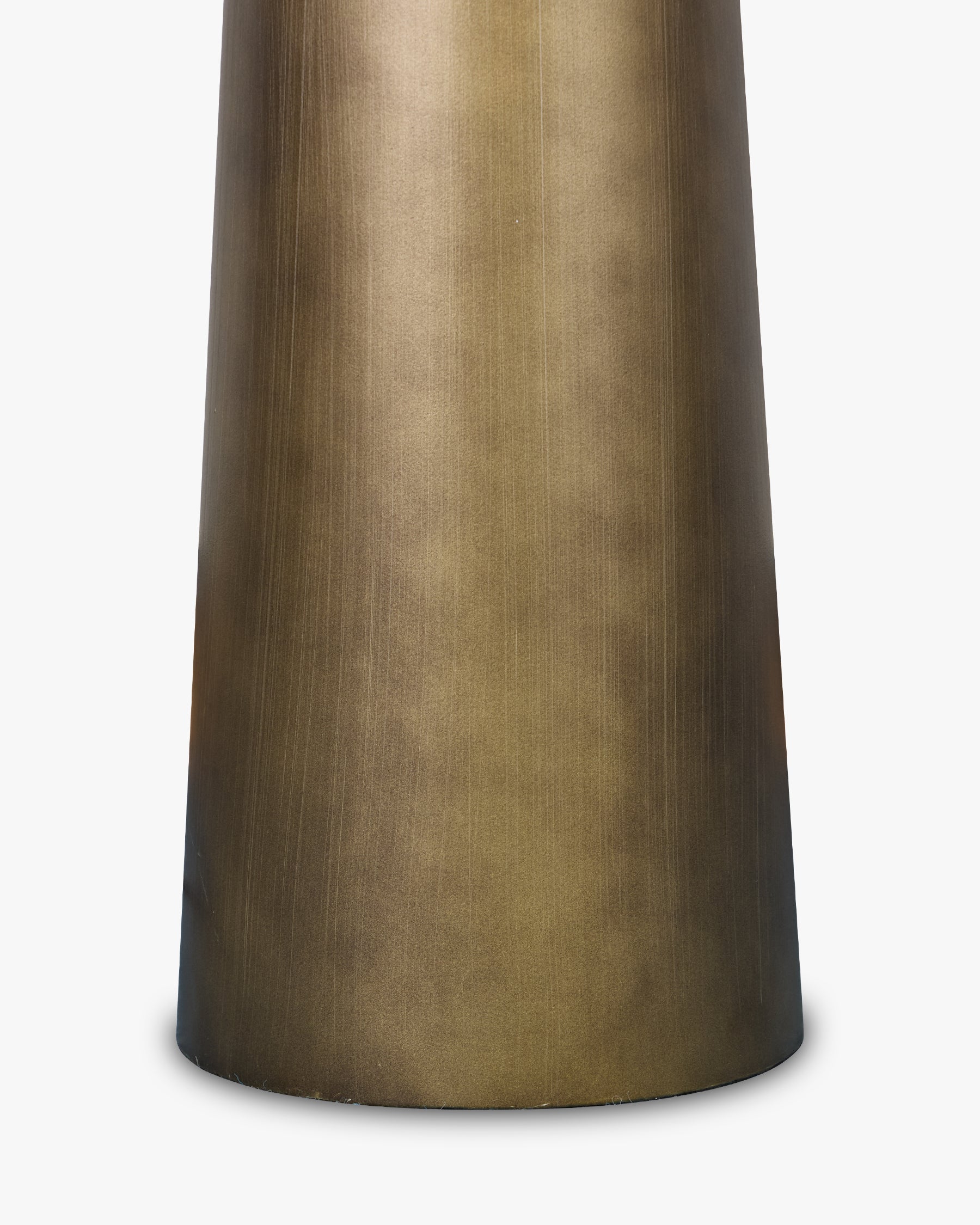 Lampadaire Olympia - piètement conique en gros plan