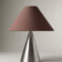 lampe de table KHONE éteinte, pied conique en métal brossé et abat-jour brun prune