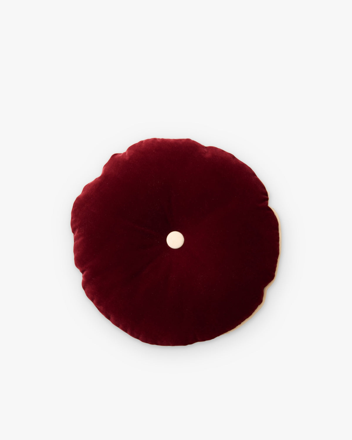 coussin rond MOON en velours rouge framboise à bouton écru, vue de face en légère plongée