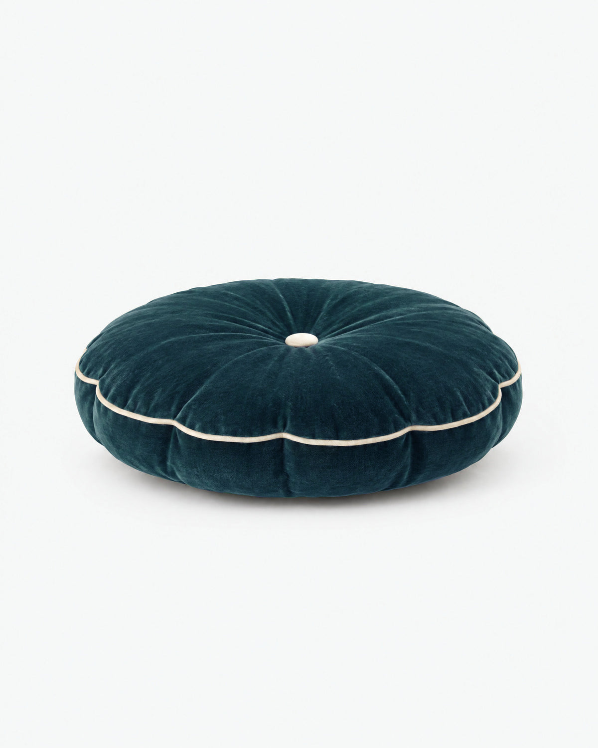 coussin rond MOON en velours bleu canard vu de profil, épaisseur et passepoil écru visibles