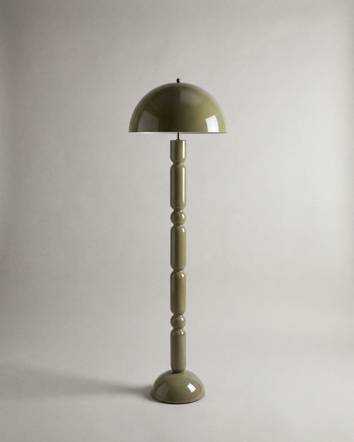 lampadaire MONTANA vert kaki laqué brillant éteint, dôme et fût à modules empilés