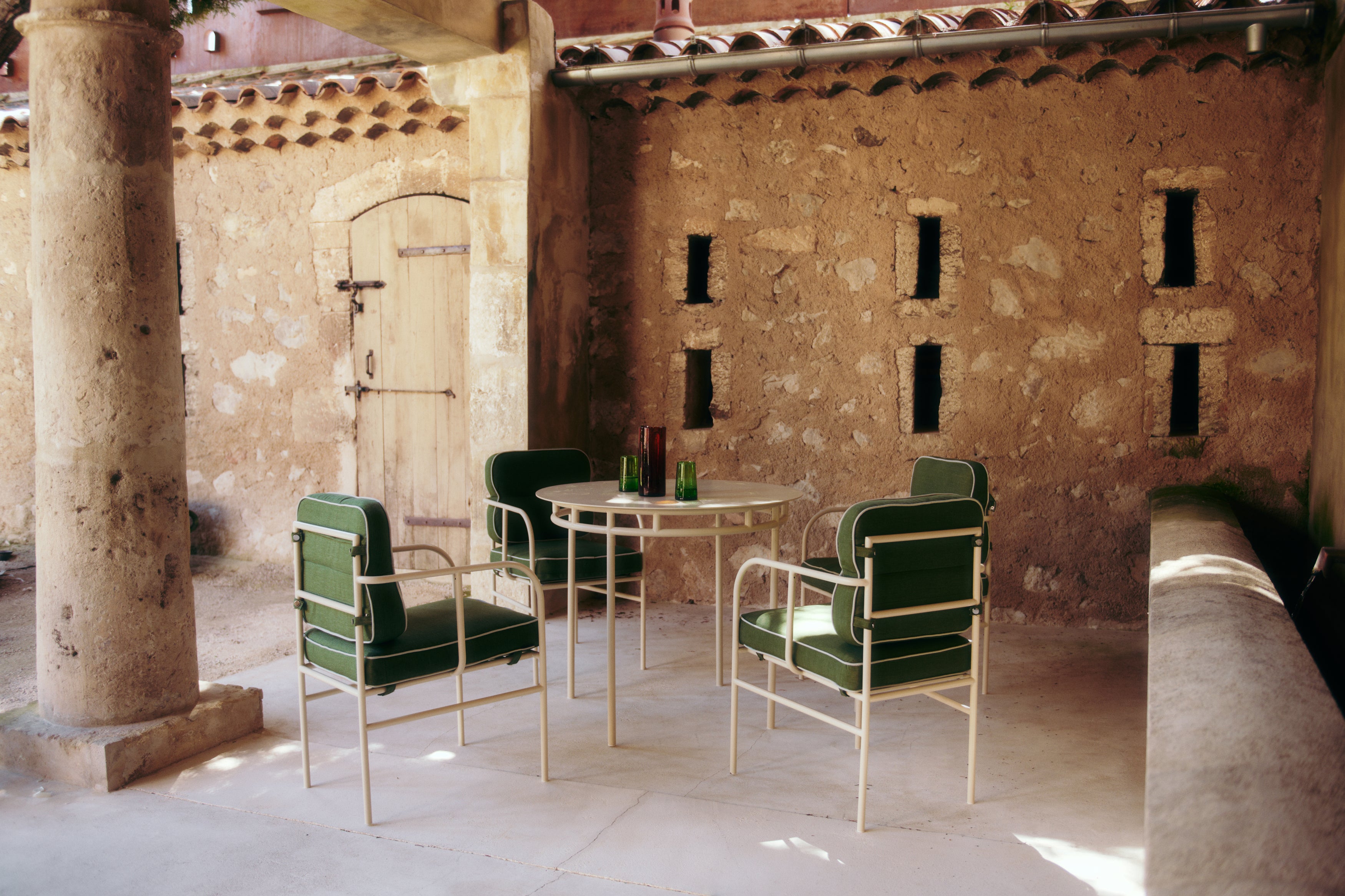 Table ronde de jardin Maddalena en métal beige, plateau outdoor - NV GALLERY