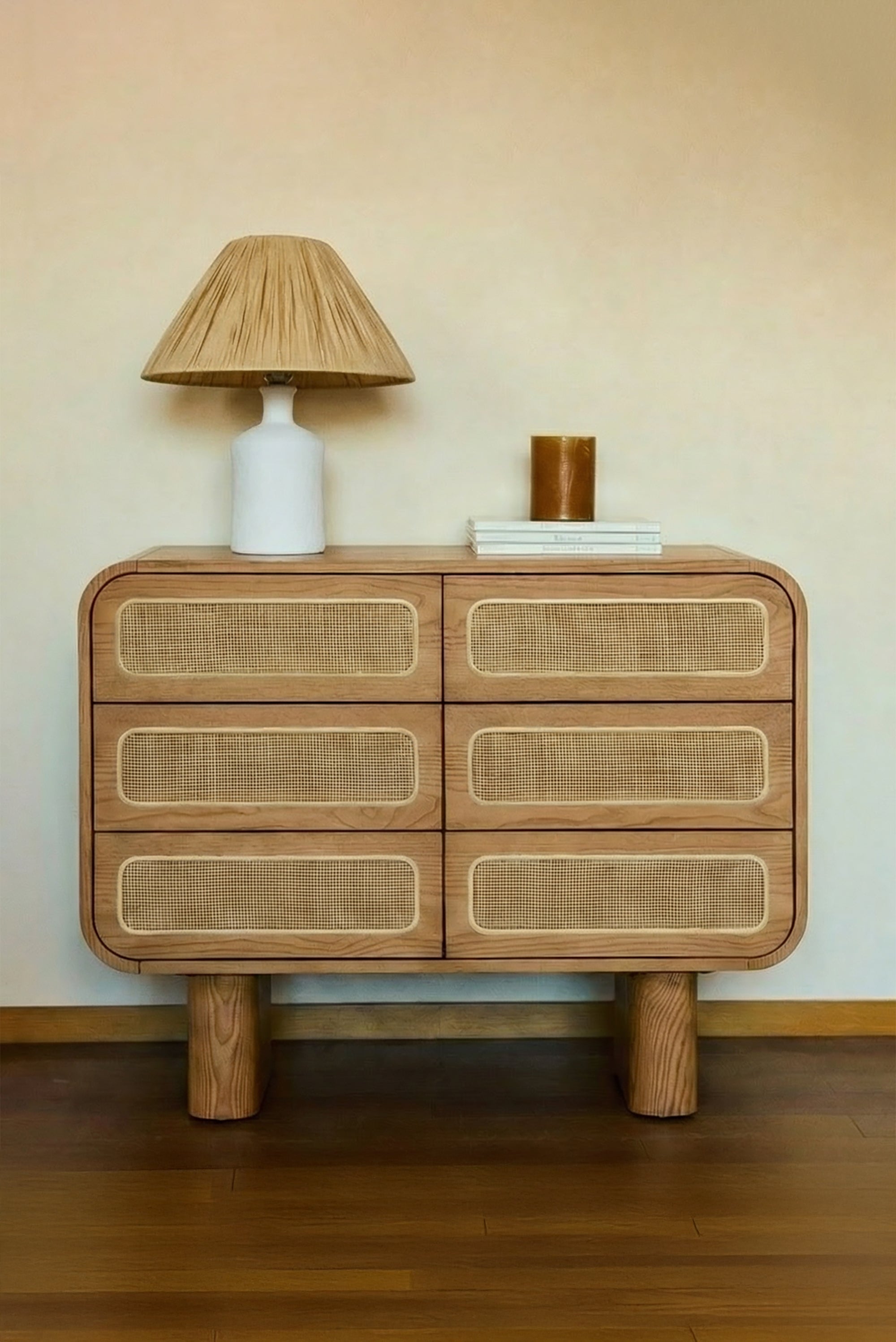 Vue de face commode Oxford 6 tiroirs en bois blond et cannage - NV GALLERY