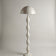 lampadaire POWERS beige laqué brillant éteint, dôme et fût à renflements arrondis