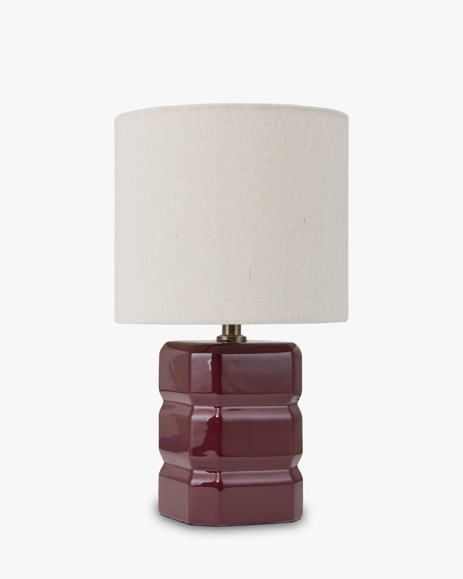Lampe Anya - céramique bordeaux et abat-jour tissu crème - vue de trois-quarts