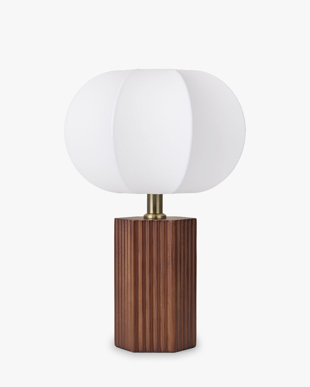 lampe de table Avaï - frêne massif teinté noyer et abat-jour ballon blanc - vue d'ensemble