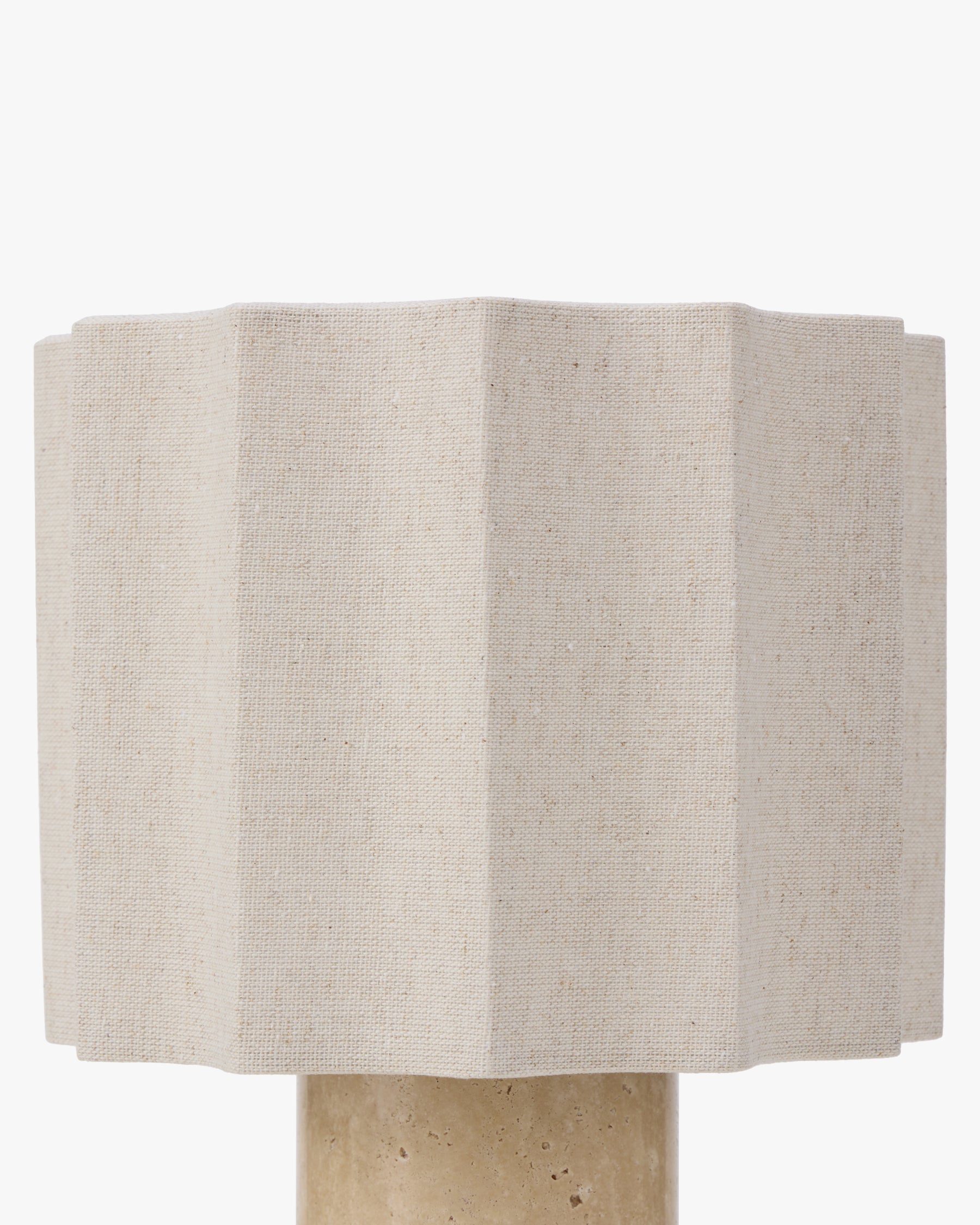 Lampe Bridget - abat-jour lin plissé en gros plan