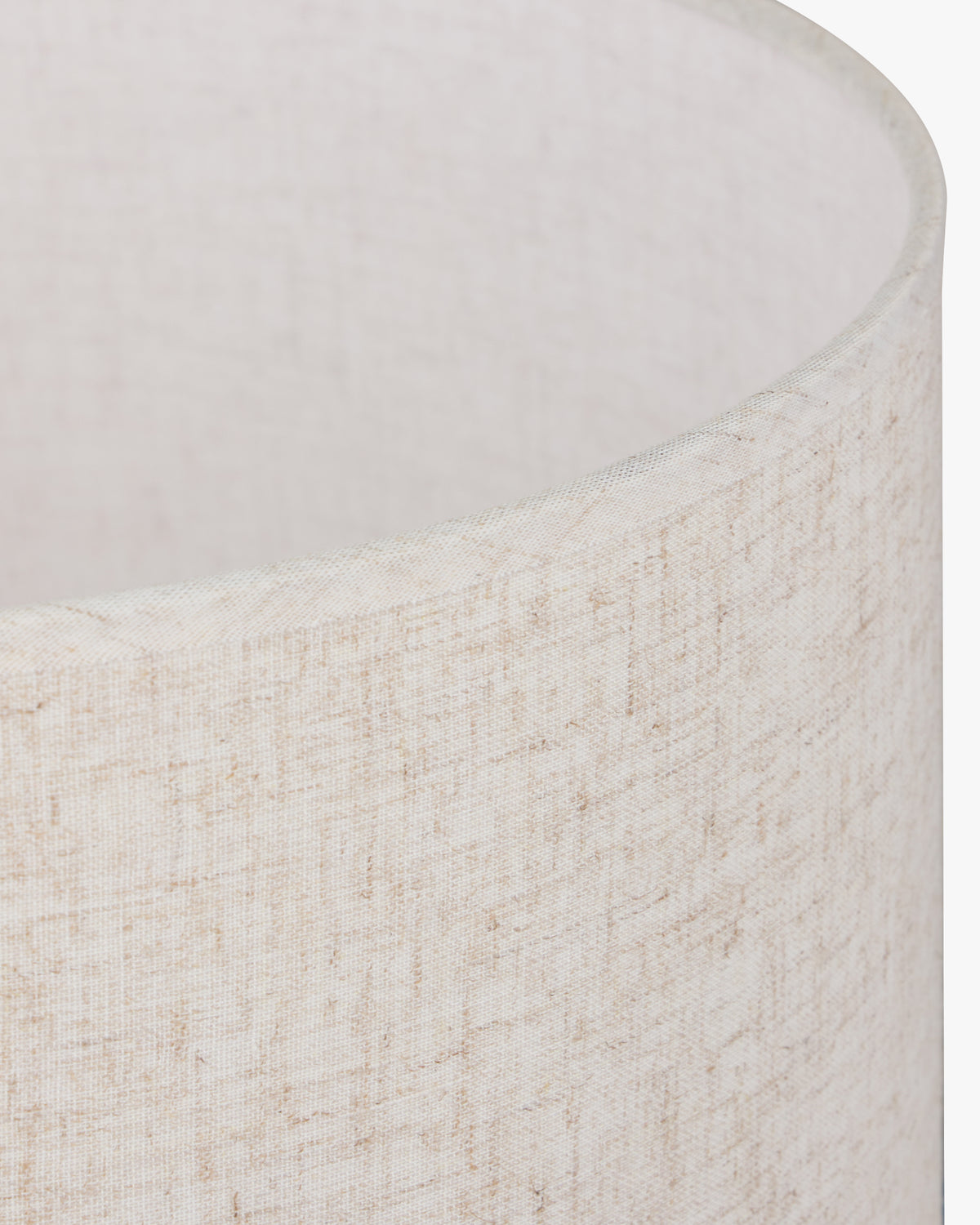 lampe de table Mako - abat-jour cylindrique en lin écru - détail de la trame