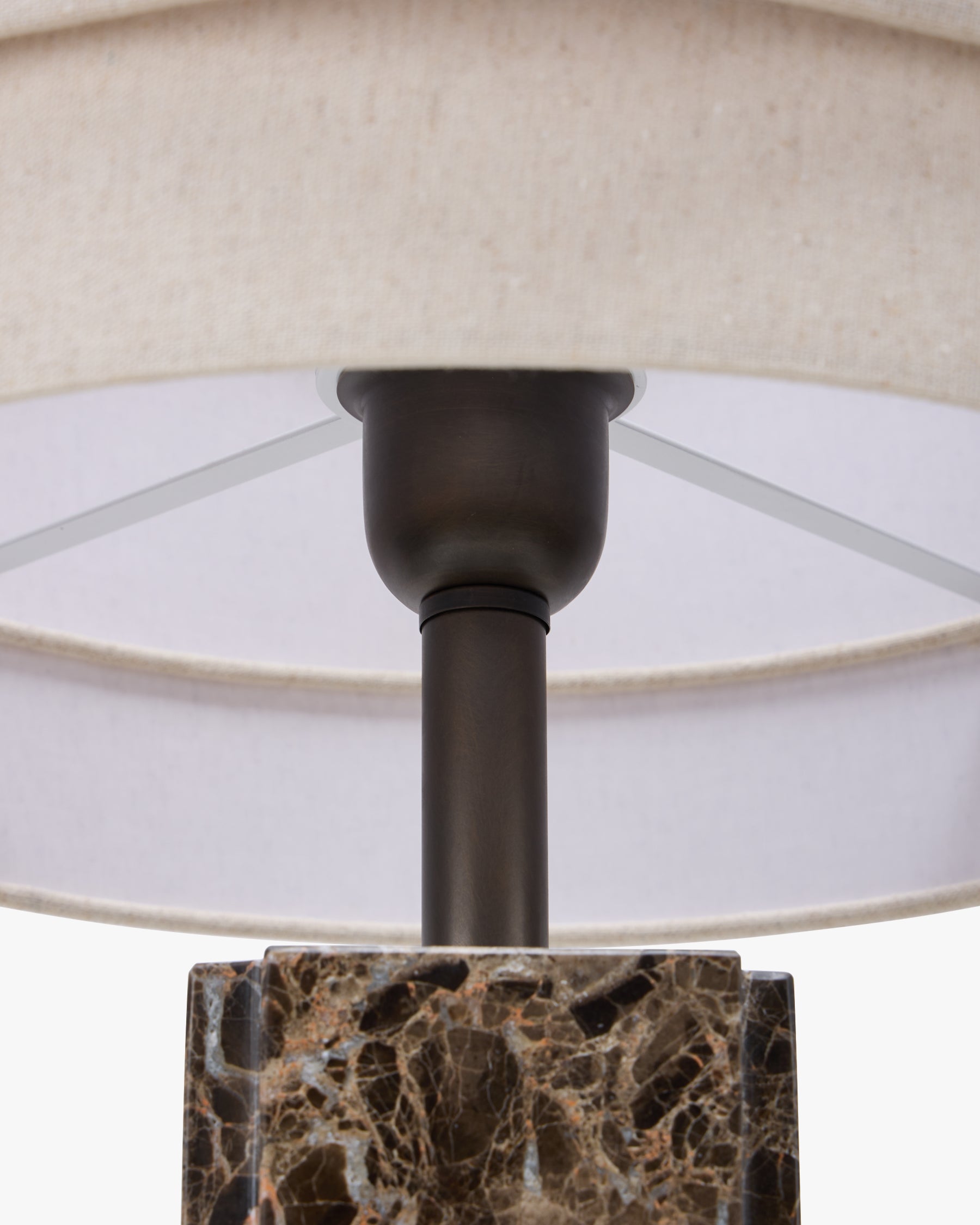 Lampe Mindy - abat-jour lin - jonction avec le pied en détail