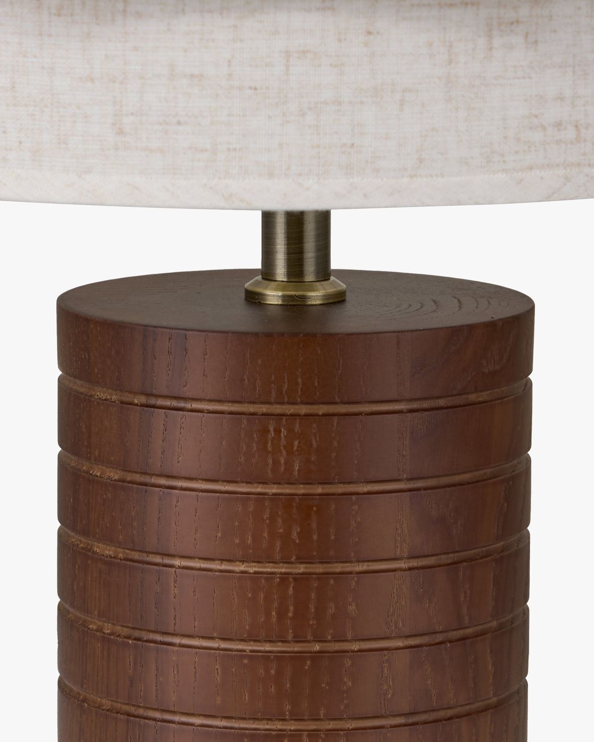 lampe de table Sia - socle cylindrique rainuré en frêne massif teinté noyer - détail